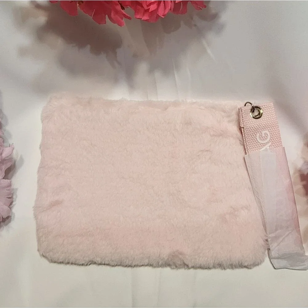 Benefit NWOT Light Pink Faux Fur 7in X 9in Cosmetic/Travel/Makeup Bag 🐈